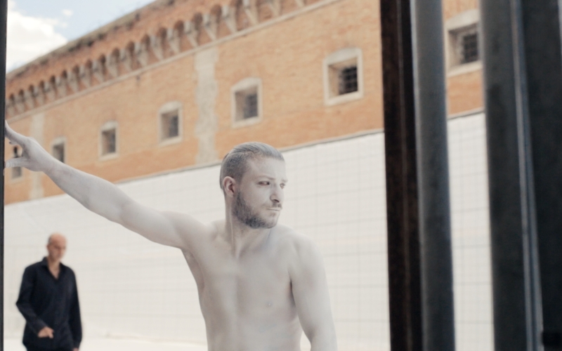 Dentro Stills 20260105 12