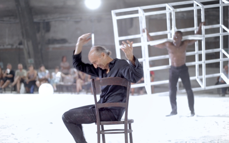 Dentro Stills 20260105 17