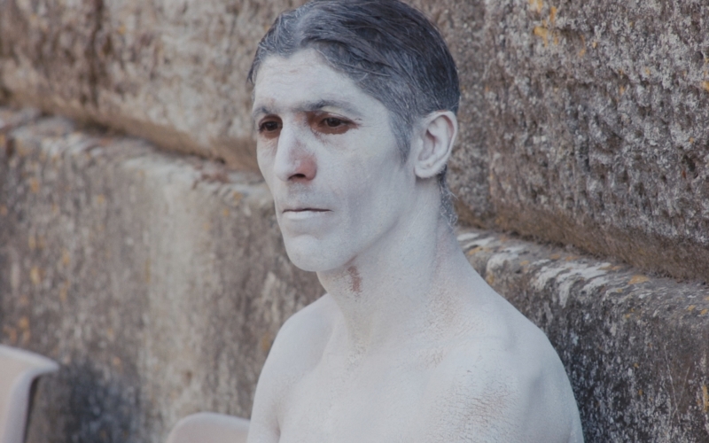 Dentro Stills 20260105 18